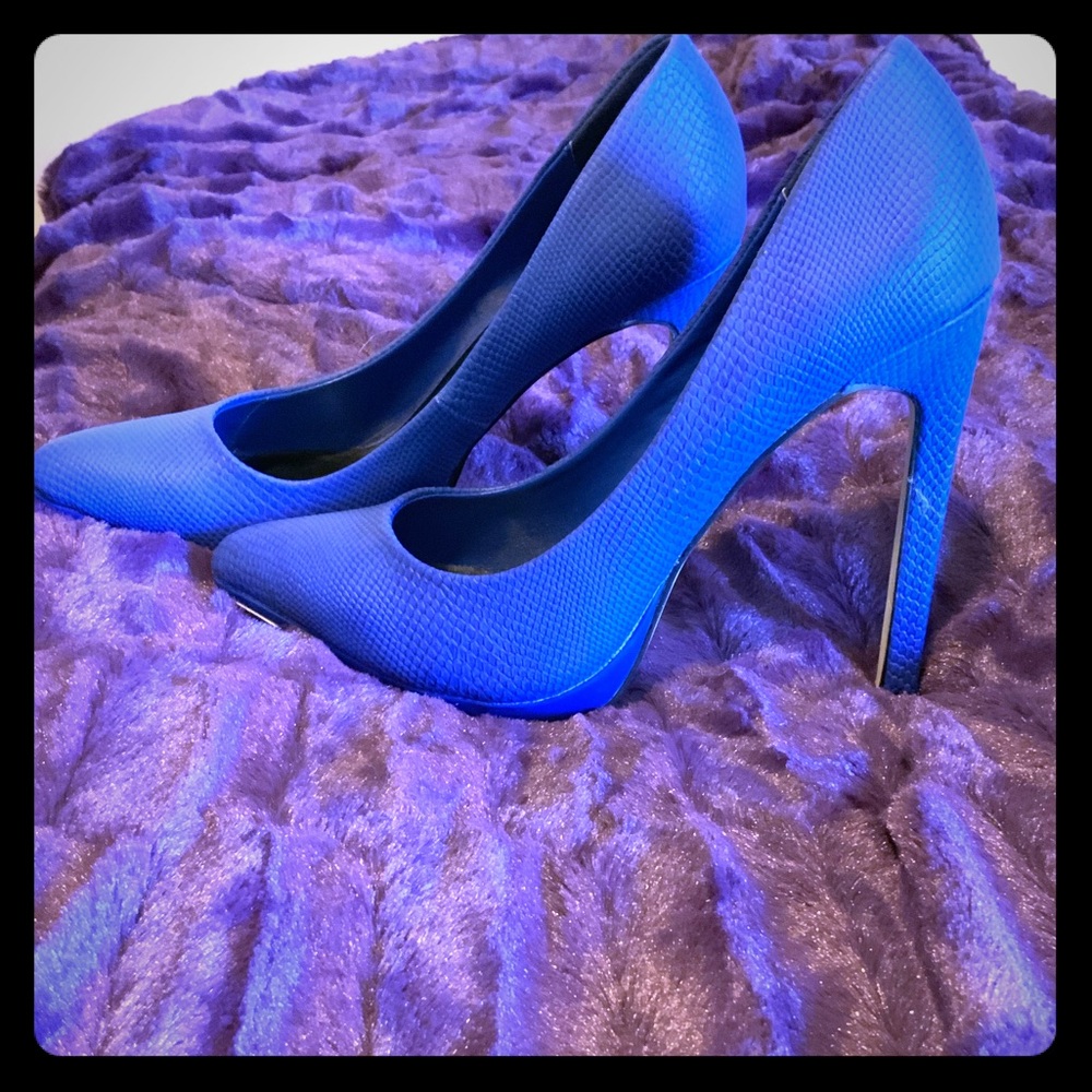 Rock & Republic blue stiletto heels EUC *flawless*